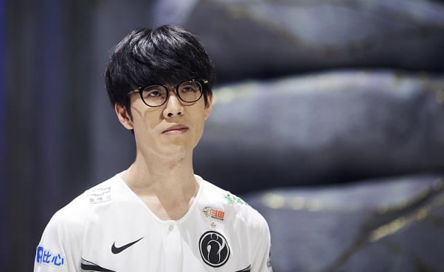 纠纷而陷入 纠纷而陷入