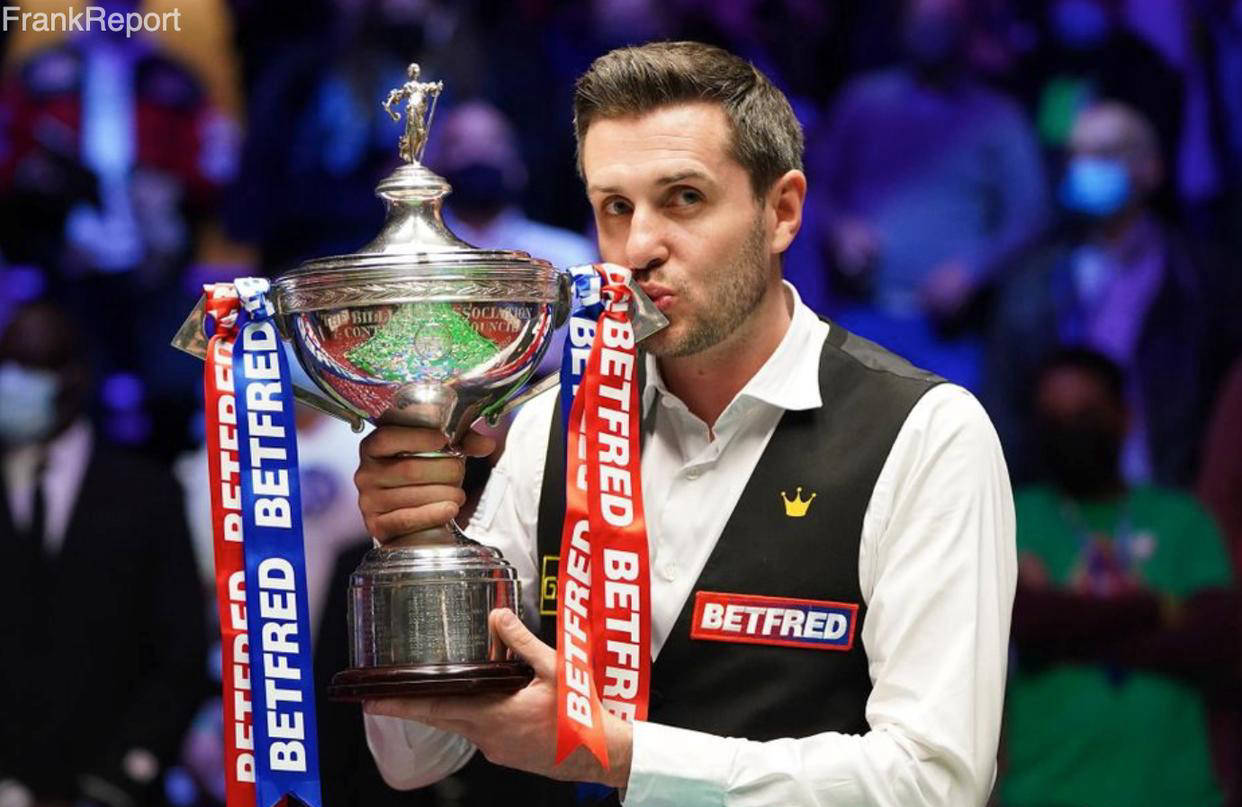 世体:莱万将接受进一步的医疗检查,从而确定他是否有伤