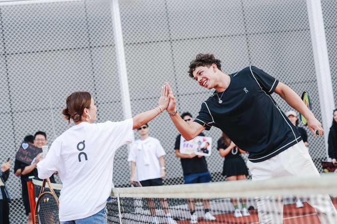 在媒体采访 在媒体采访